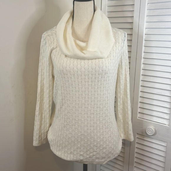 Jones Wear Sweaters - Jones Wear New York Cream Ivory Long Sleeved Turtleneck Cable Knit Sweater